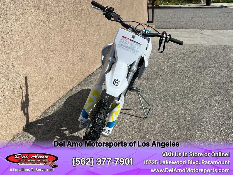 2024 HUSQVARNA EE 3  in a WHITE exterior color. Del Amo Motorsports of Los Angeles (562) 262-9181 delamomotorsports.com 