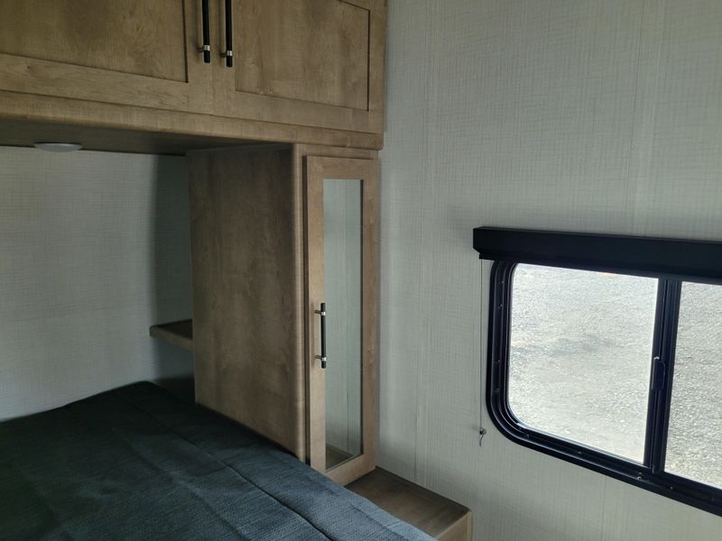 New 2026 KEYSTONE SPRINGDALE 31 SUNROOM Image 11