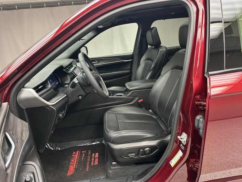 Used 2025 Jeep Grand Cherokee L LimitedImage 9
