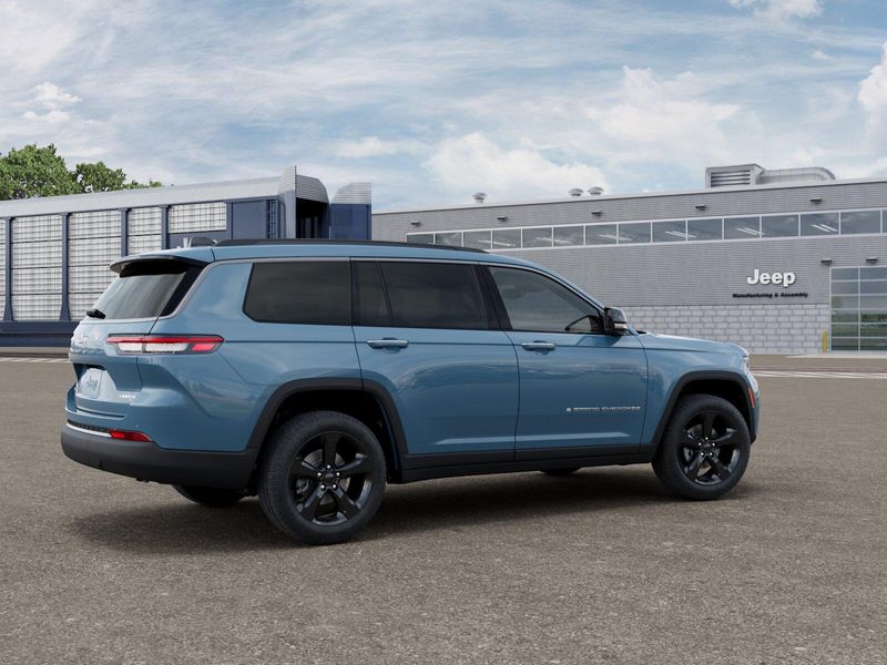 New 2026 Jeep Grand Cherokee L Limited 4x4Image 2