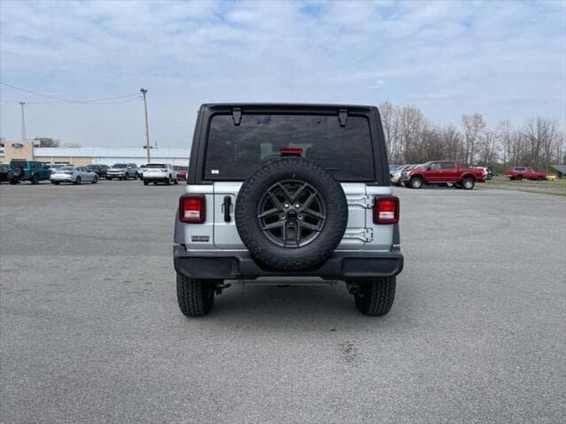 2024 Jeep Wrangler Unlimited Sport RHD photo 6