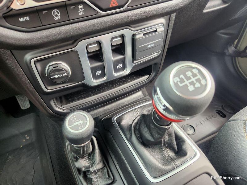 2025 Jeep Wrangler 2-door SportImage 32