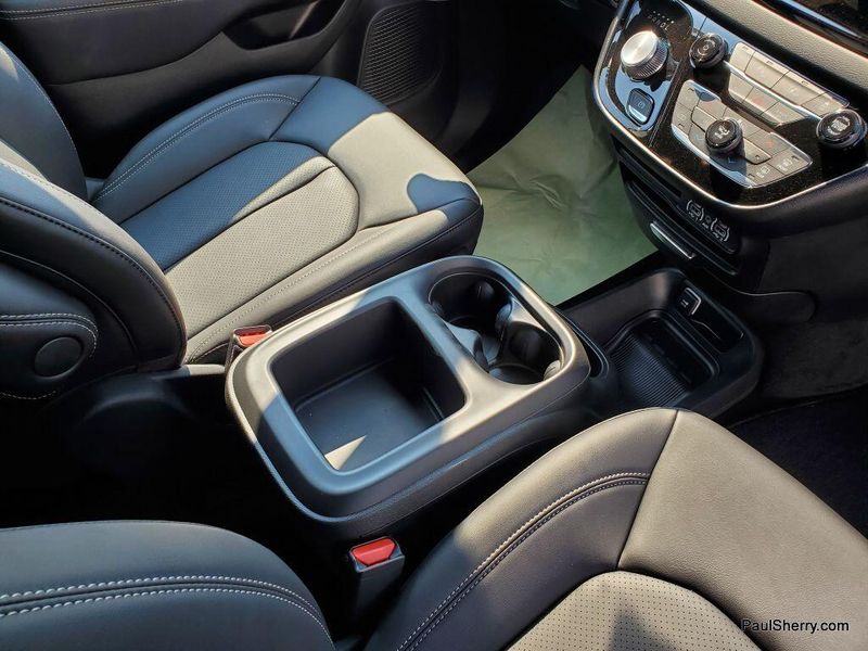 New 2025 Chrysler Voyager LxImage 26
