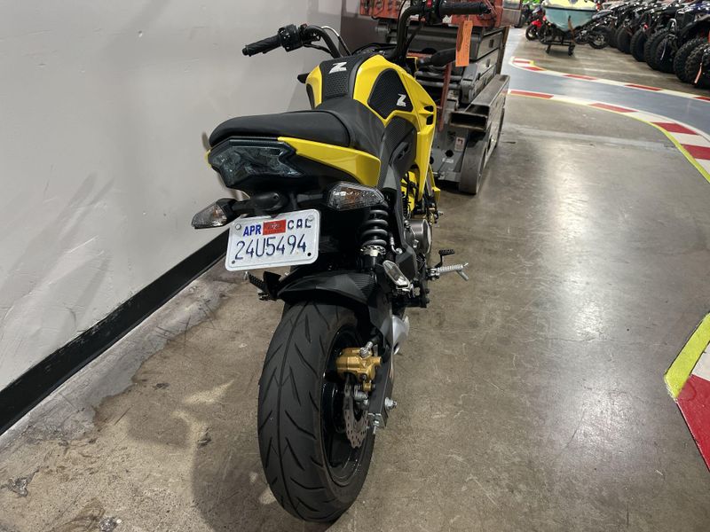 Used 2022 Kawasaki Z125 PRO Base Image 18