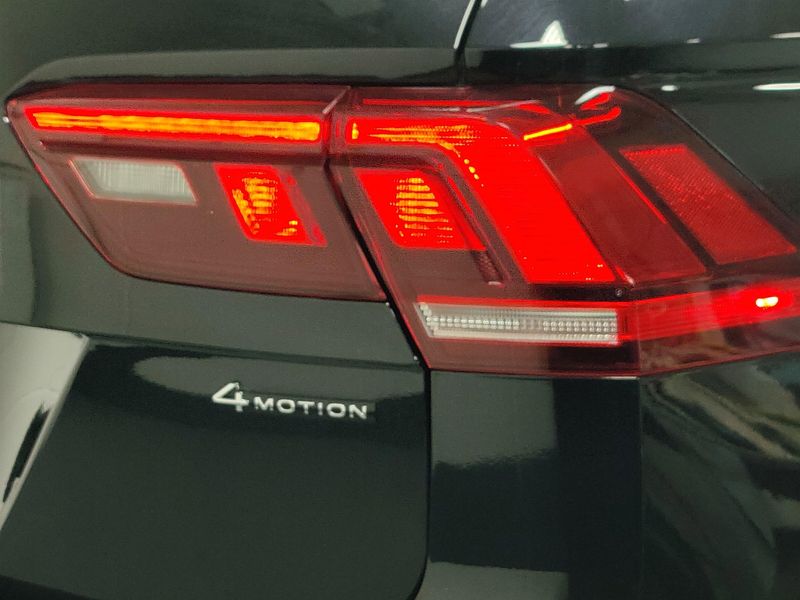 Used 2024 Volkswagen Tiguan SE AWD R-Line Black w/SunroofImage 6