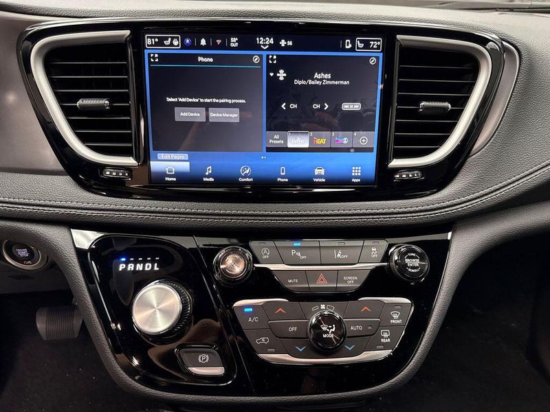 New 2026 Chrysler Pacifica SelectImage 11