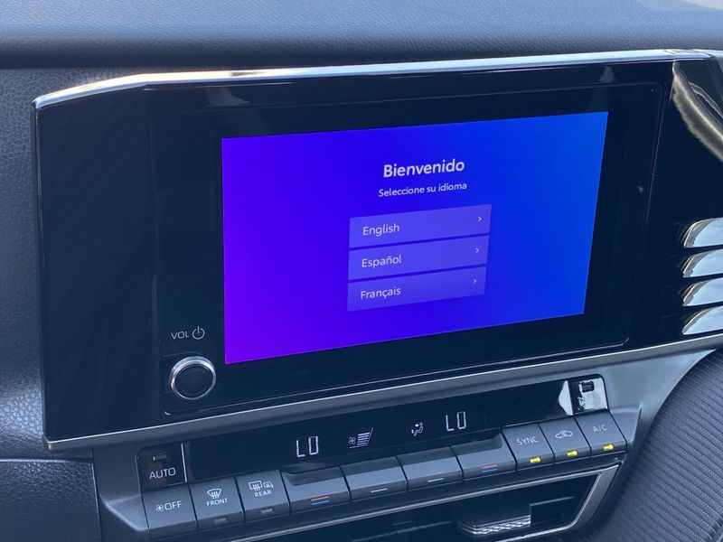 2025 Toyota Camry SEImage 20