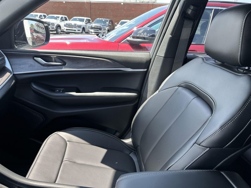 2025 Jeep Grand Cherokee Limited 4x4Image 28