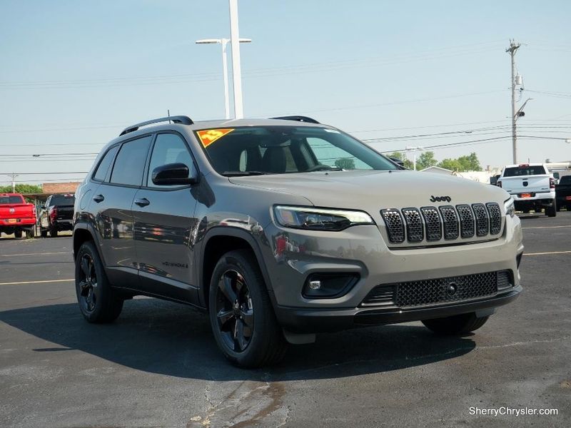 2023 Jeep Cherokee Altitude Lux 4x4 in a Sting-Gray Clear Coat exterior color and Blackinterior. Paul Sherry Chrysler Dodge Jeep RAM (937) 749-7061 sherrychrysler.net 
