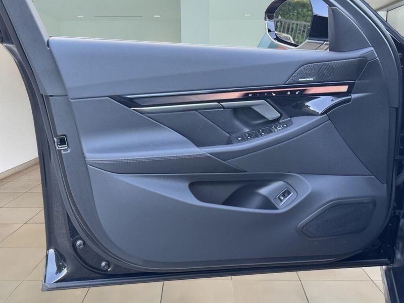2025 BMW i5 xDrive40Image 18