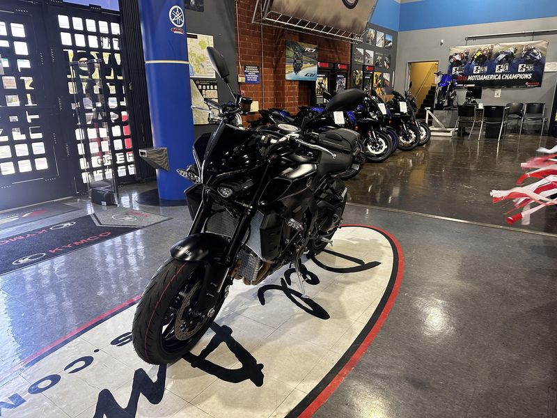2023 Yamaha MT-10 Image 4