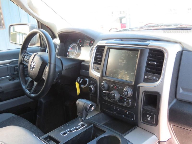 2013 RAM 1500 SLT 4x4 4dr Crew Cab 5.5 ft. SB PickupImage 11