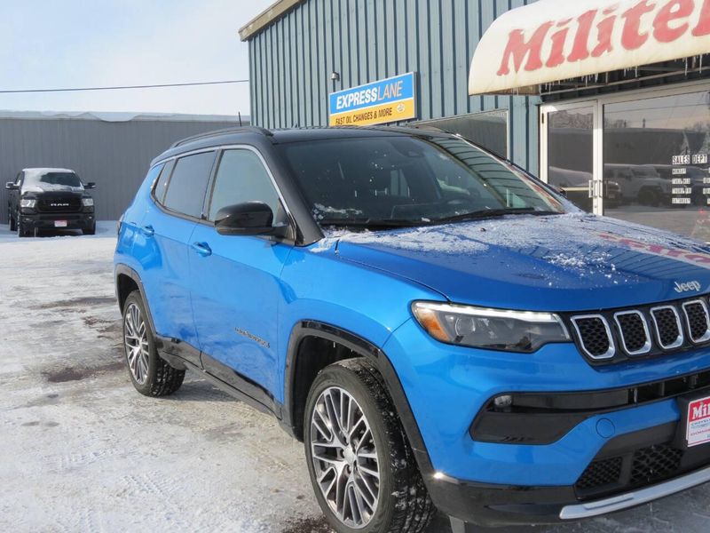 2023 Jeep Compass Limited 4x4 4dr SUVImage 3