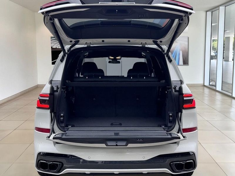 2025 BMW X7 M60iImage 15