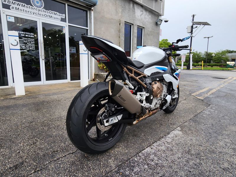 2022 BMW S 1000 R Image 13