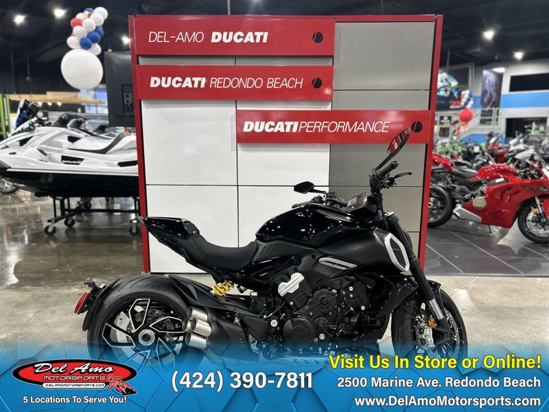 2024 Ducati DIAVEL V4Image 2