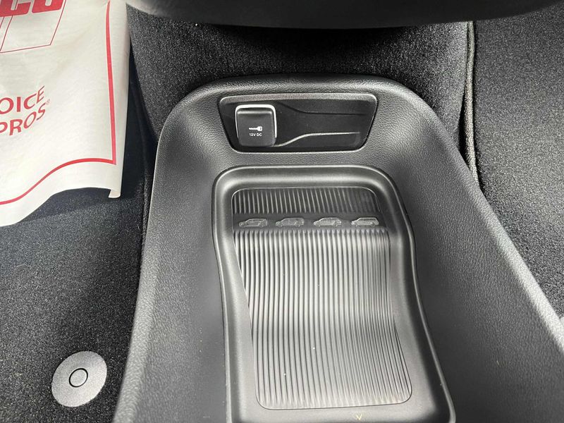 New 2025 Chrysler Pacifica SelectImage 25