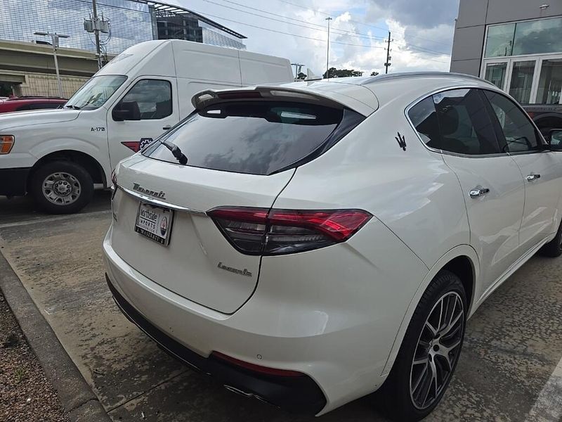 2022 Maserati Levante ModenaImage 3