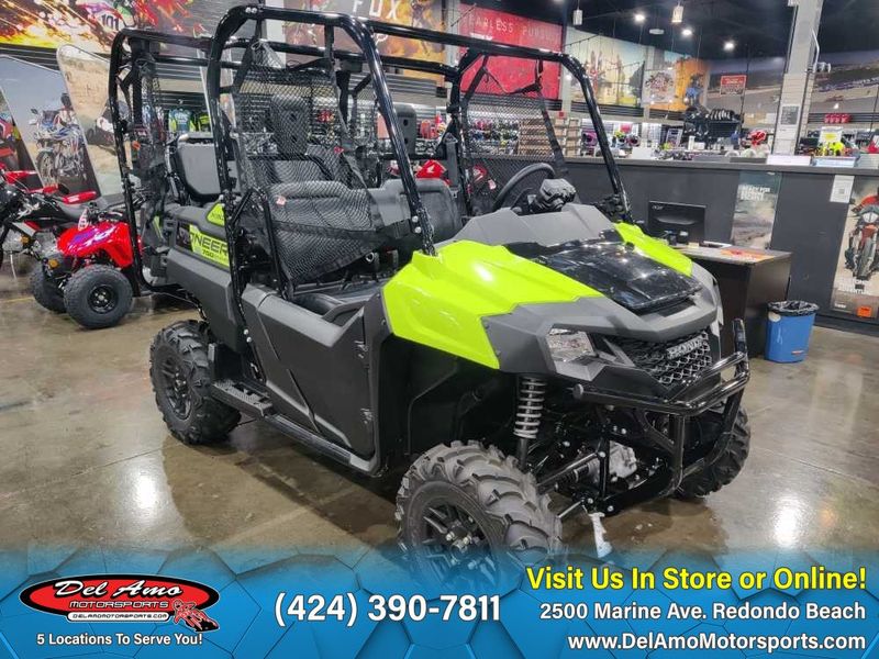 2024 Honda SXS700M4DLR  in a KRYPTON GREEN exterior color. Del Amo Motorsports of Redondo Beach (424) 304-1660 delamomotorsports.com 