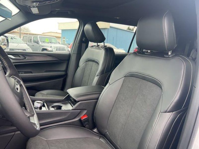 2025 Jeep Grand Cherokee L Altitude X 4x4