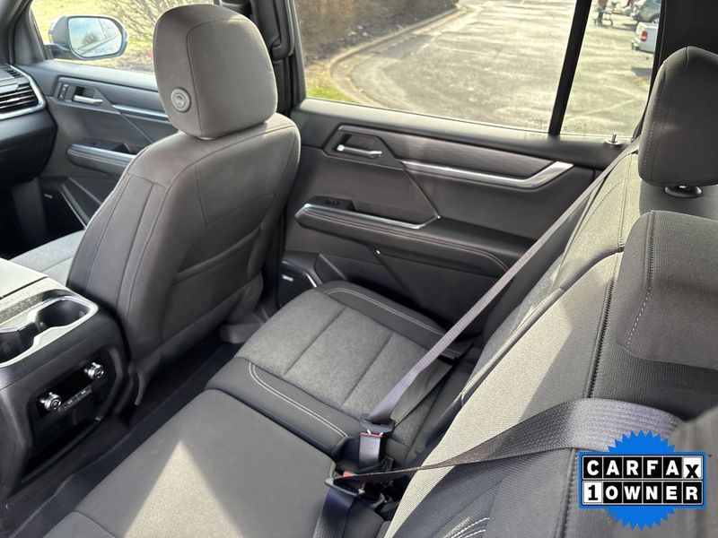 Used 2025 GMC Acadia FWD ElevationImage 18