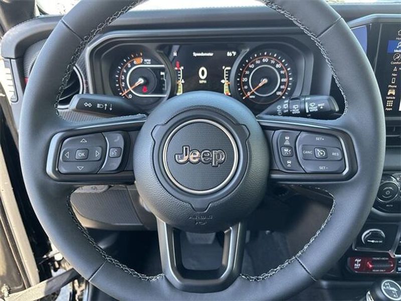 New 2025 Jeep Wrangler 4-door RubiconImage 17