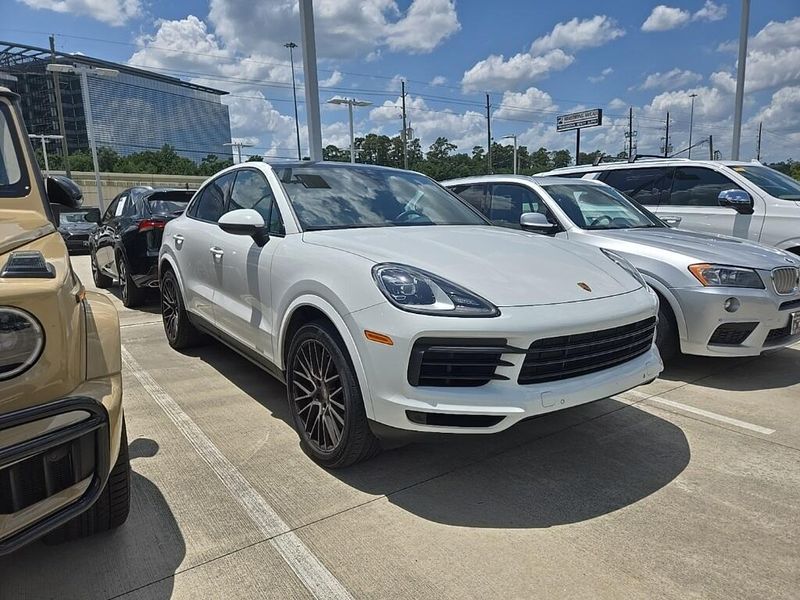 2022 Porsche Cayenne Coupe BaseImage 2