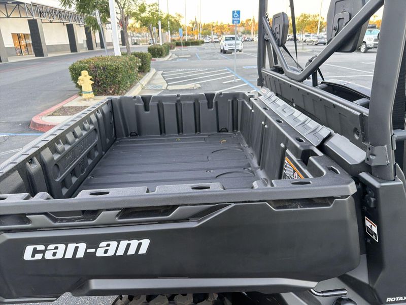 New 2025 Can-Am DEFENDER DPS HD9 Image 21