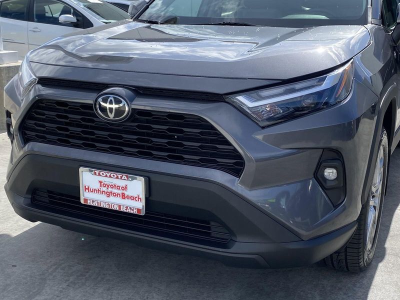 2022 Toyota RAV4 XLE PremiumImage 9