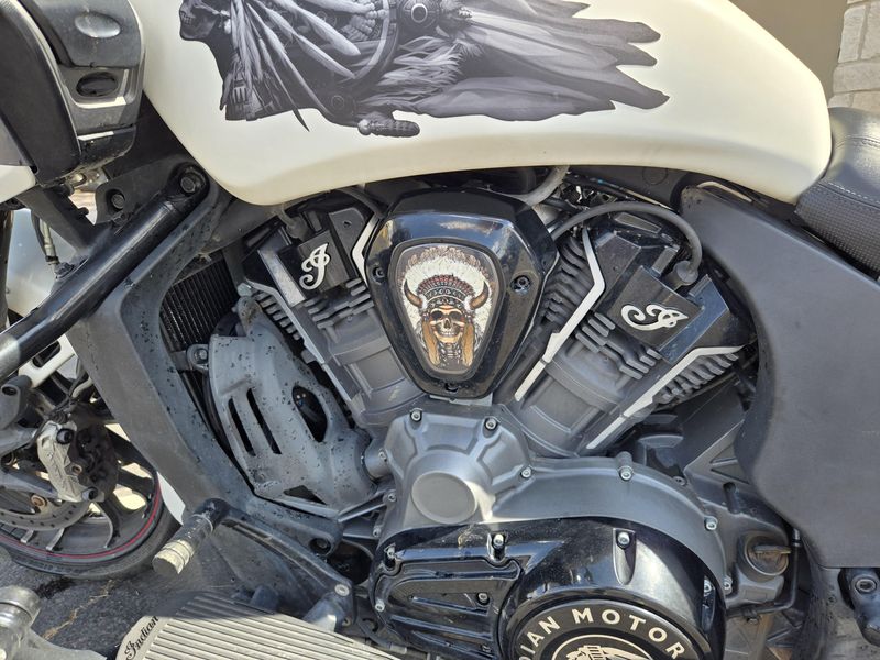 2020 Indian Motorcycle CHALLENGER DARK HORSE WHITE SMOKE Image 12