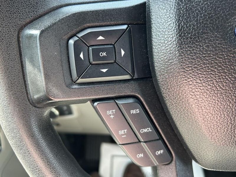 2017 Ford F-150 XLT photo 17