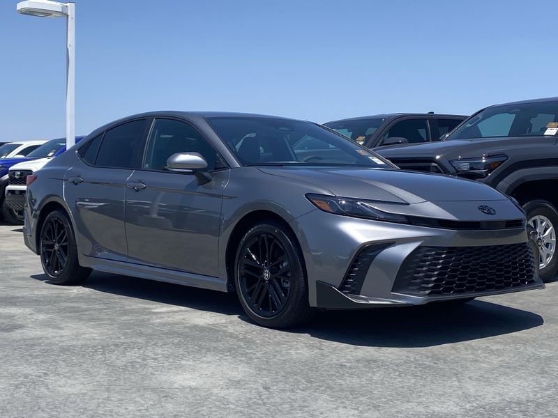 New 2025 Toyota Camry SEImage 2