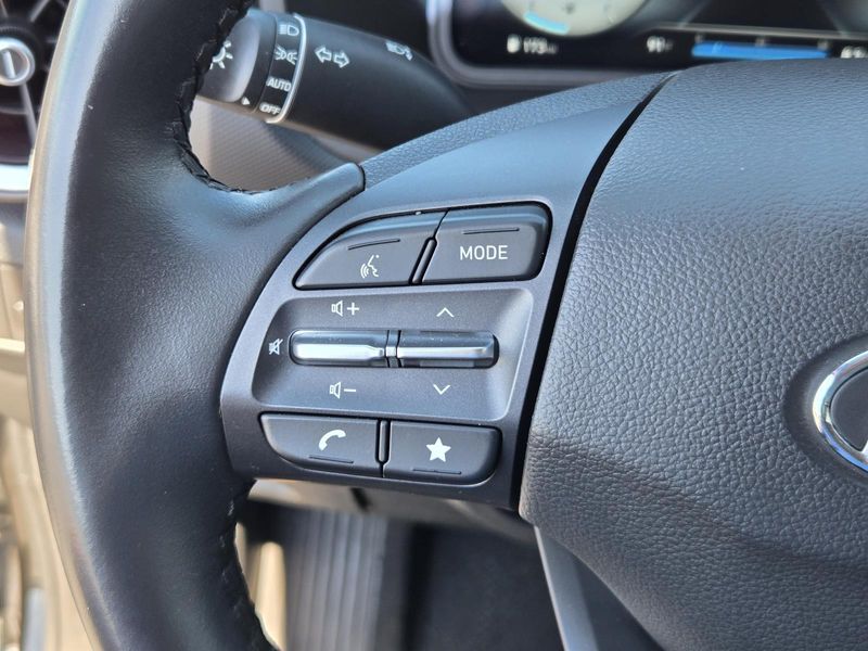 Used 2022 Hyundai Kona Limited DCT FWD