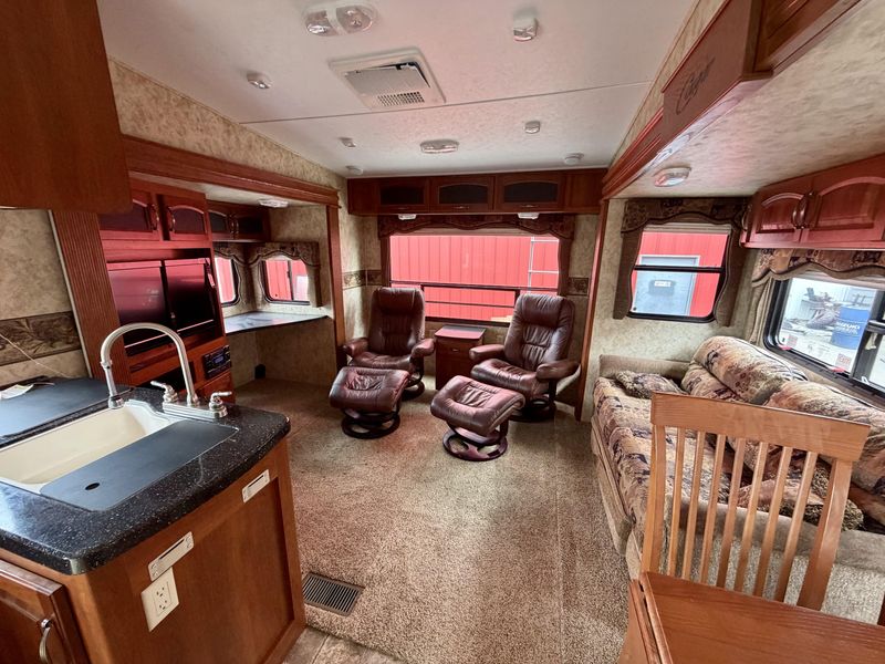 Used 2012 KEYSTONE COUGAR 318 SAB Image 8