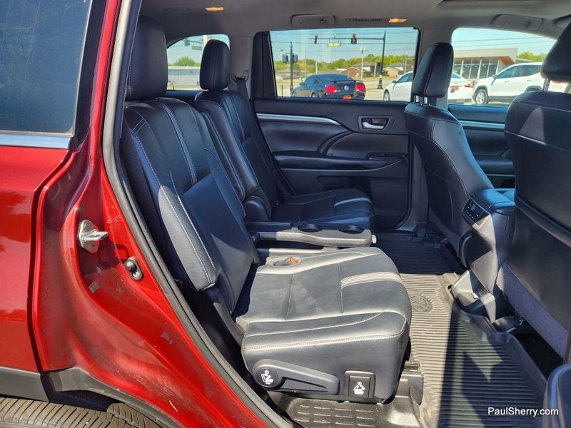 2017 Toyota Highlander SE photo 41