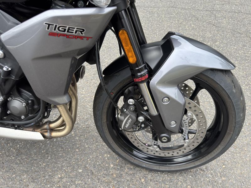 2024 Triumph Tiger Sport 660 - JET BLACK - GRAPHITE 