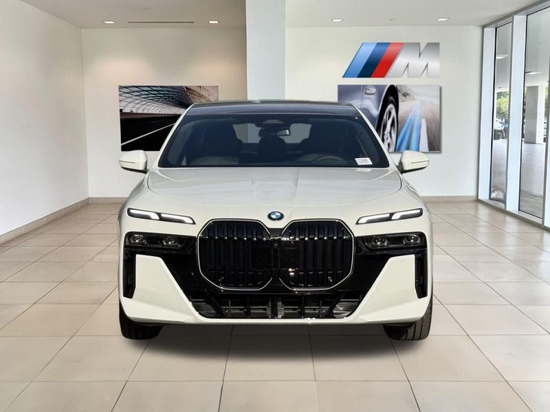 2025 BMW 7 Series 760i xDriveImage 3
