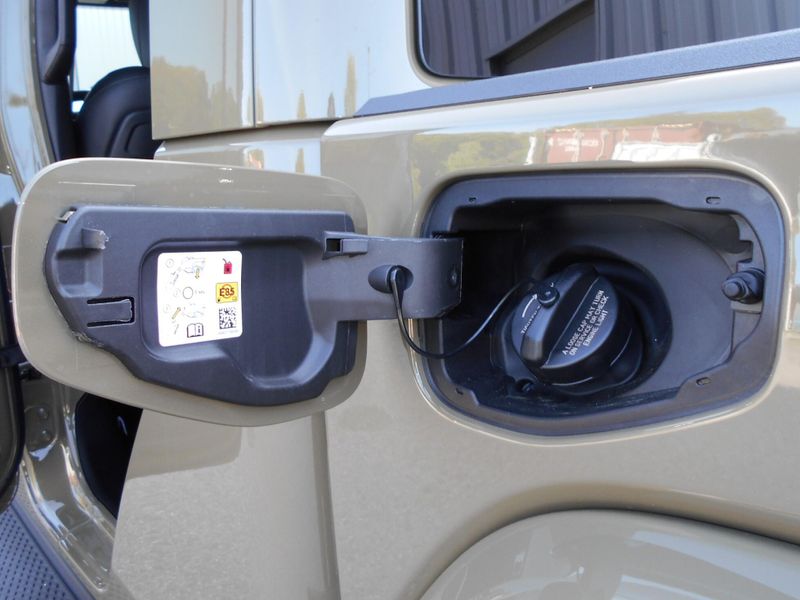 2025 Jeep Gladiator High Tide 4x4Image 36