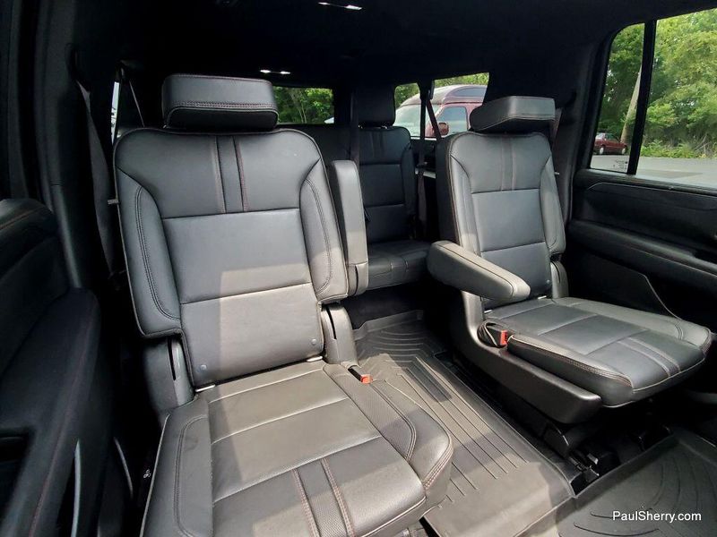 2021 Chevrolet Suburban RSTImage 5