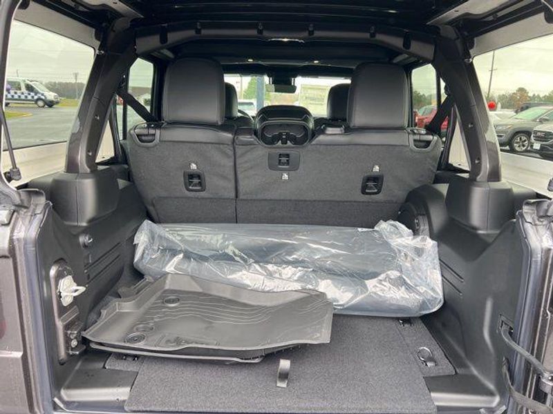 2025 Jeep Wrangler 4-door Sahara