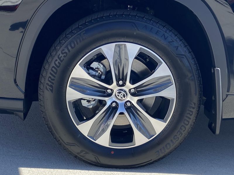 New 2025 Toyota Highlander Image 8
