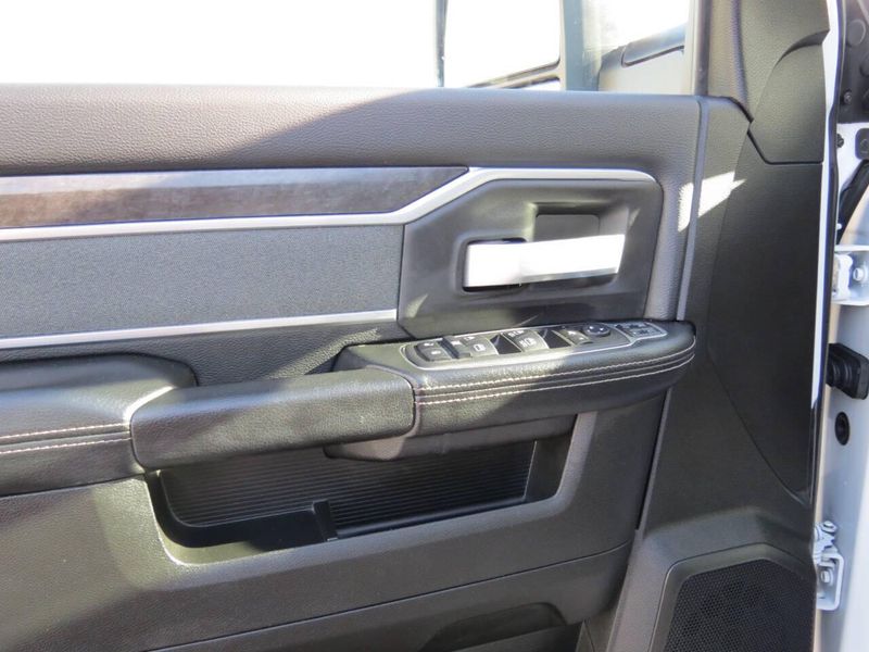 Used 2023 RAM 2500 Big Horn 4x4 4dr Crew Cab 6.3 ft. SB PickupImage 10