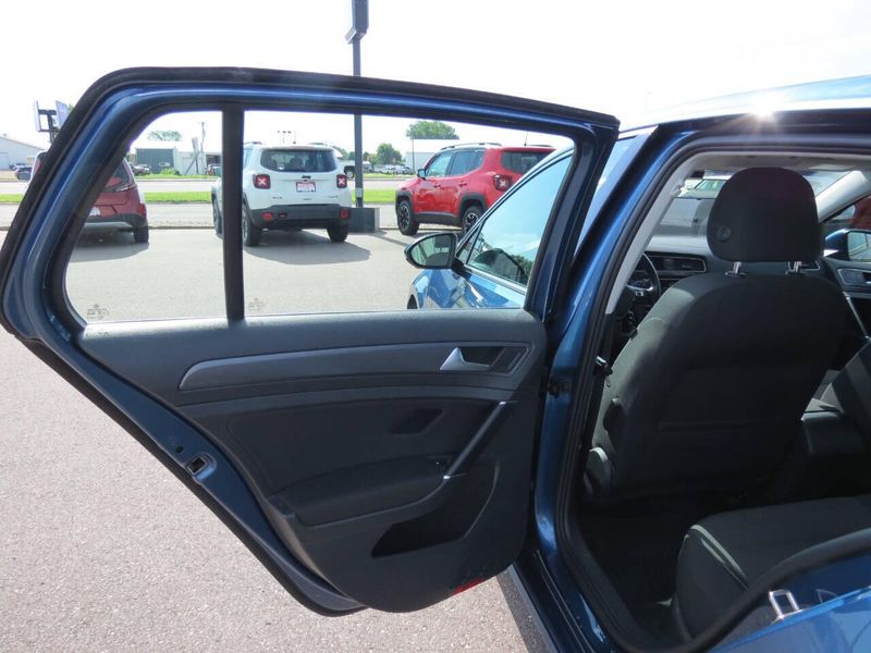 2018 Volkswagen Golf TSI S 4dr Hatchback 6AImage 14