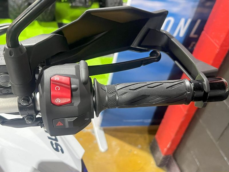 New 2025 Suzuki V-STROM 800DE ADVENTURE Image 13