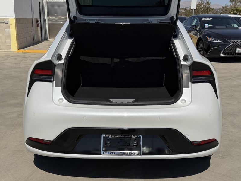 Used 2023 Toyota Prius XLEImage 15