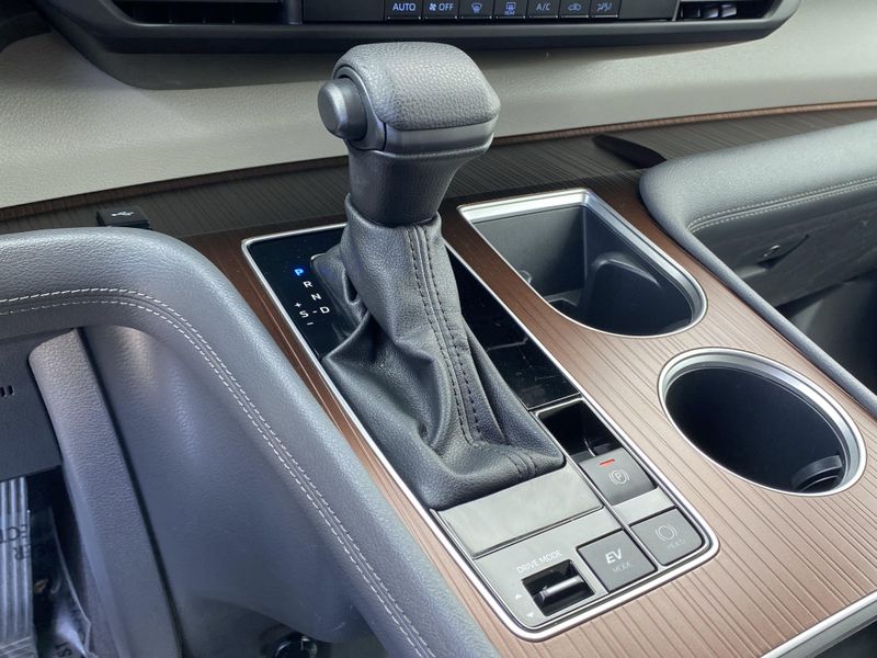 2024 Toyota Sienna LEImage 26