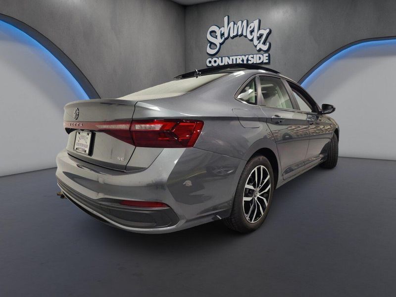Used 2026 Volkswagen Jetta SE w/SunroofImage 9