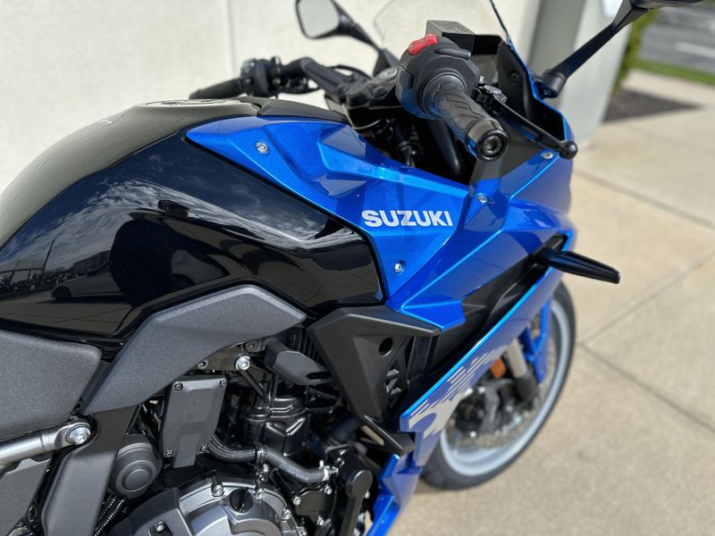 2025 Suzuki GSX8RImage 5