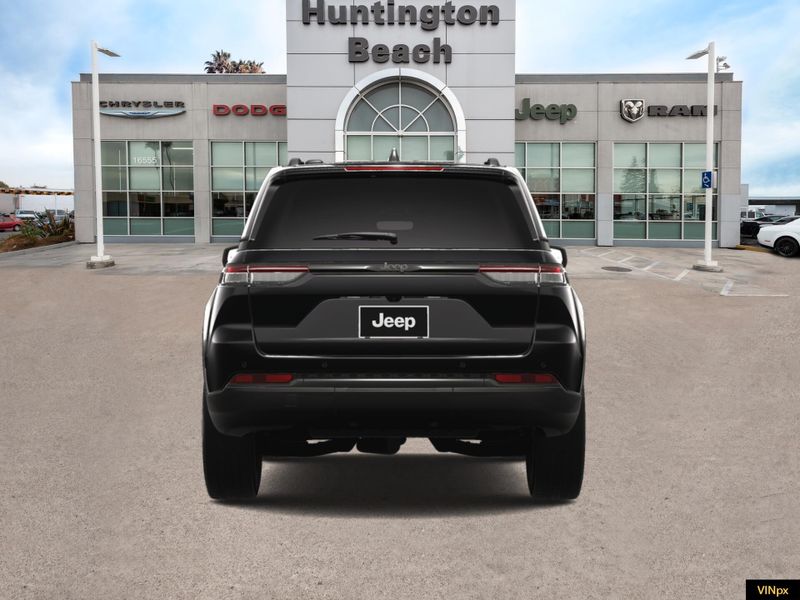 2025 Jeep Grand Cherokee Altitude X 4x2Image 6