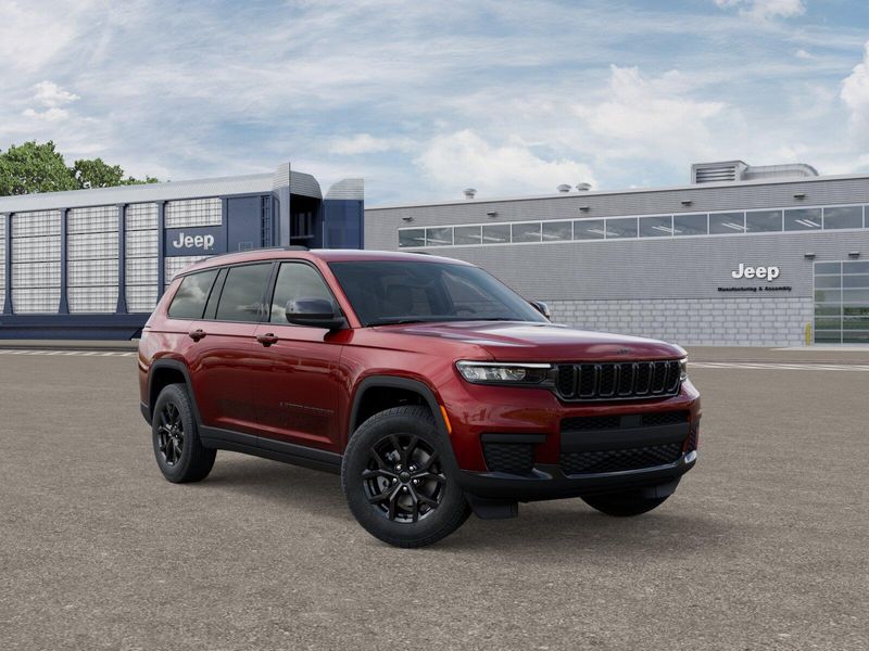 2025 Jeep Grand Cherokee Altitude photo 2